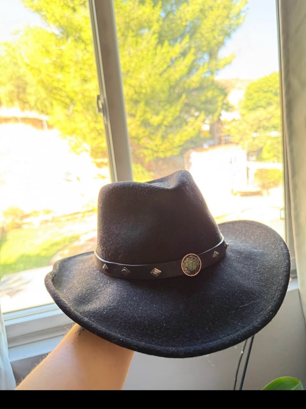 Black Felt Western-Style Fedora Hat with Concho Band